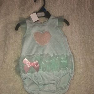 Beautiful baby girls outfit! 💝